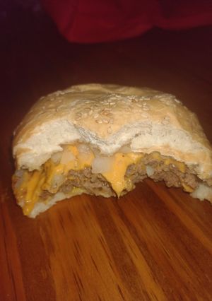 Una foto de Hamburguesa *doble cuarto de libra* a mi modo😅