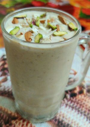 હેલ્ધી અંજીર શેઇક ફુલ ઓફ નટ્સ(Healthy anjir shake full of nuts recipe in gujarati) રેસીપી મુખ્ય ફોટો
