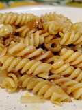 Fusilli con Tonno, Olive Verdi e Limone Grattugiato