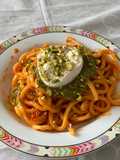 Troccoli con pesto di pistacchi e burrata