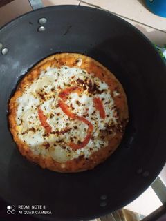 सादा पिज़्ज़ा (sada pizza recipe in Hindi) रेसिपी मुख्य फोटो