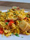 Fideos a la cazuela con costillas y almejas