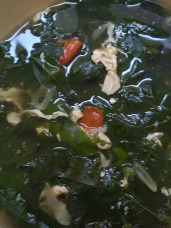 Langkah Mudah untuk Membuat Resep  Sayur bening katuk dengan telur kocok yang Enak, Lezat