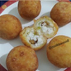 A picture of Upvas kachori.