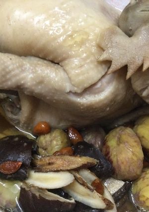 栗子香菇全雞湯 的食譜成品照片