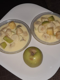 A picture of Yoghurt fruit salad.