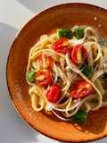 สปาเกตตี้ครีมมิโสะกระเจี๊ยบและมะเขือเทศย่าง🍝Spagetthi Cream Miso with Okra🍅🍝