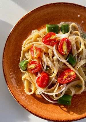 รูปของ สปาเกตตี้ครีมมิโสะกระเจี๊ยบและมะเขือเทศย่าง🍝Spagetthi Cream Miso with Okra🍅🍝