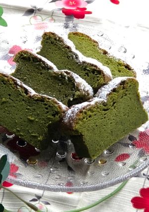 A picture of White Chocolate and Matcha Soft Cake.