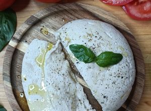 Une photo de 🌿"Mozzarella" veggie (sans produits laitiers)