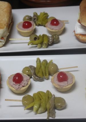 Una foto de Panecillos con sobrasada y queso fresco