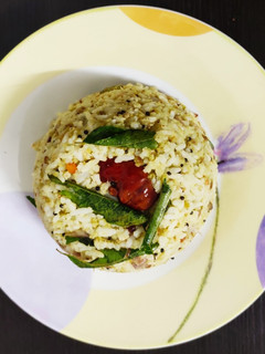 தேங்காய் சட்னி சாதம் (Cocount chutney rice) (Thenkaai chutney satham recipe in tamil) செய்முறை முக்கிய புகைப்படம்