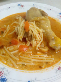 Una foto de Sopa de fideos con pollo