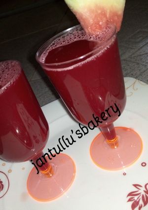 A picture of Melon beet juice.