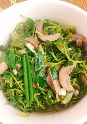 Hình của món Cật heo xào rau cải.