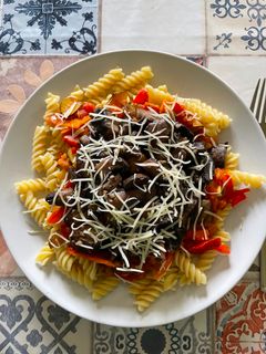 Sült gombás zöldséges spirelli recept fotója