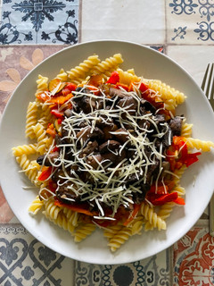 Sült gombás zöldséges spirelli recept fotója