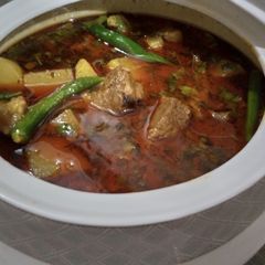 A picture of Alu Gosht.