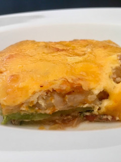 Foto principal de Pastel de verduras y bacon con puré de patatas y queso gratinado