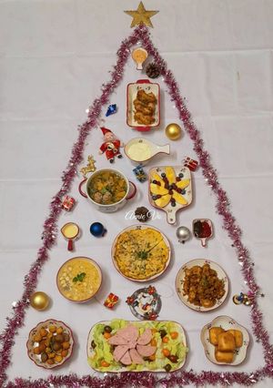 Hình của món Bữa tiệc Giáng Sinh hình cây thông Noel.