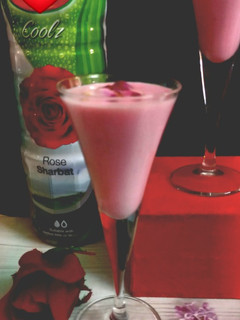 રોઝ લસ્સી (Rose Lassi Recipe In Gujarati) રેસીપી મુખ્ય ફોટો