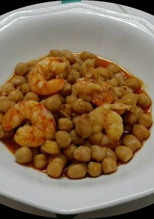 Foto principal de Garbanzos con langostinos
