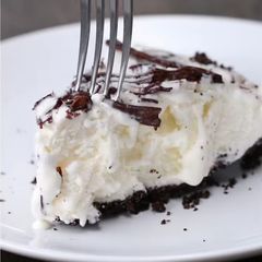 A picture of Cookies and ice cream pie.