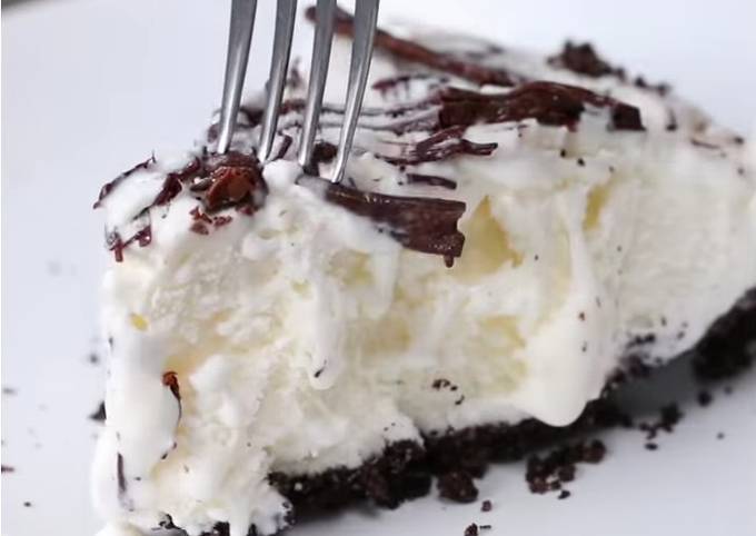 Simple Way to Prepare Ultimate Cookies and ice cream pie