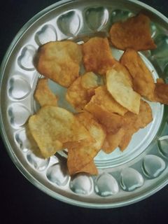 உருளைக் கிழங்கு சிப்ஸ்(potato chips recipe in tamil) செய்முறை முக்கிய புகைப்படம்
