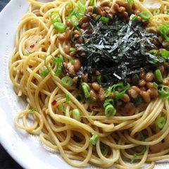 Spaghetti Aglio Olio Peperoncino e Nattō A picture of Spaghetti Aglio Olio Peperoncino e Nattō.