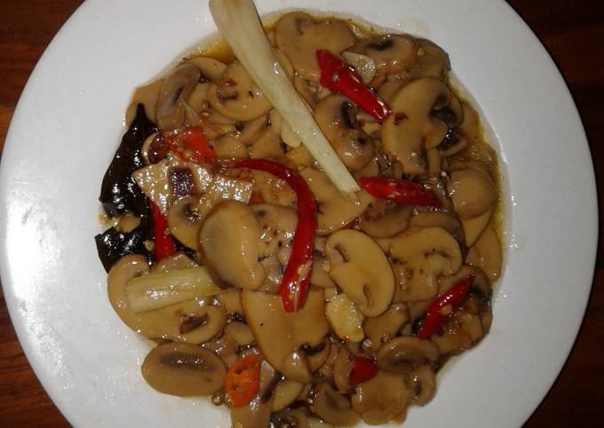 Langkah Mudah untuk Menyiapkan Tumis Jamur Kancing Lada Hitam, Enak Banget