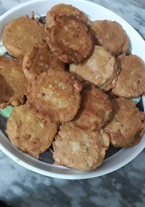 A picture of Aalu ki beason wali tikki.