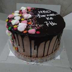 รูปของ Blackforest with chocolate buttercream.. Enak!!