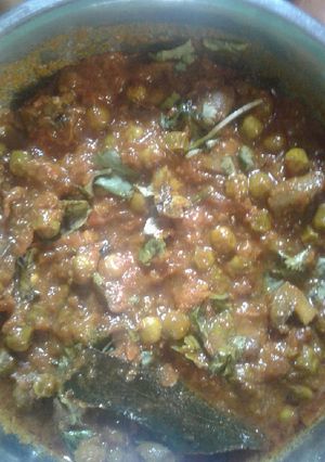 A picture of Aloo matar with tomato gravy sabji.
