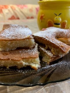 Фото Шарлотка з яблуками на сметані.