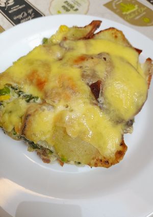 Una foto de Papas grilladas con verduras