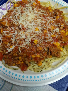 A picture of 2 Glugs of RWV in a Sauce over Linguine.
