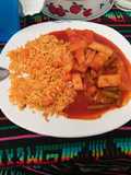 Mixiote de verduras con arroz rojo