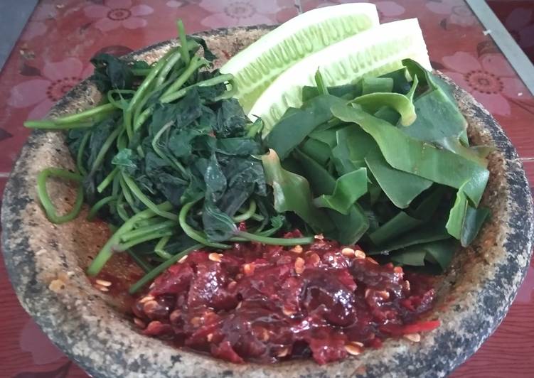 Plencing daun ubi (sambal asem)