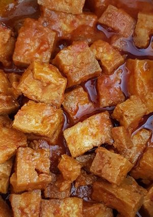 A picture of Tofu Sambal (Spicy Dry Chilli Gravy Tofu).