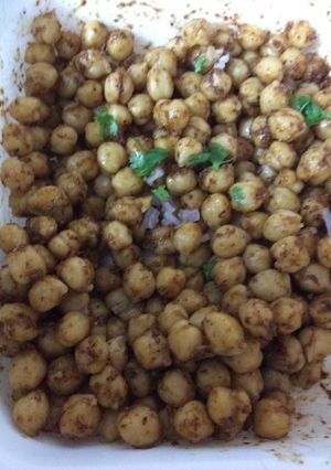 A picture of Spicy chana chaat.