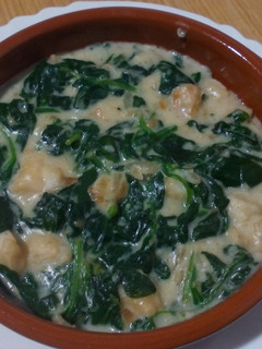 Una foto de Espinacas con bacalao y bechamel