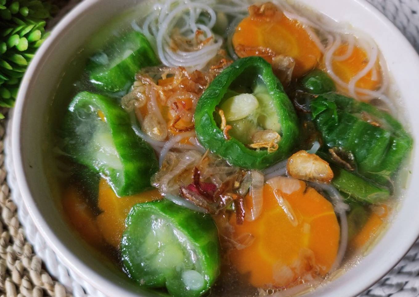 Sup oyong bihun wortel