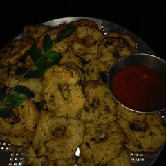 Medu vada A picture of Medu vada.