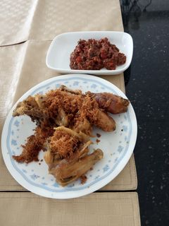 Foto resep Ayam goreng lengkuas Dan sambal trasi