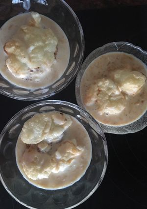 A picture of Rice Pudding with Caramel.