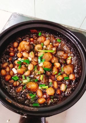 Hình của món Đậu phộng nấm rơm kho tiêu.