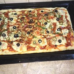A picture of XXL chicken tikka pizza 😋😋😋👌.