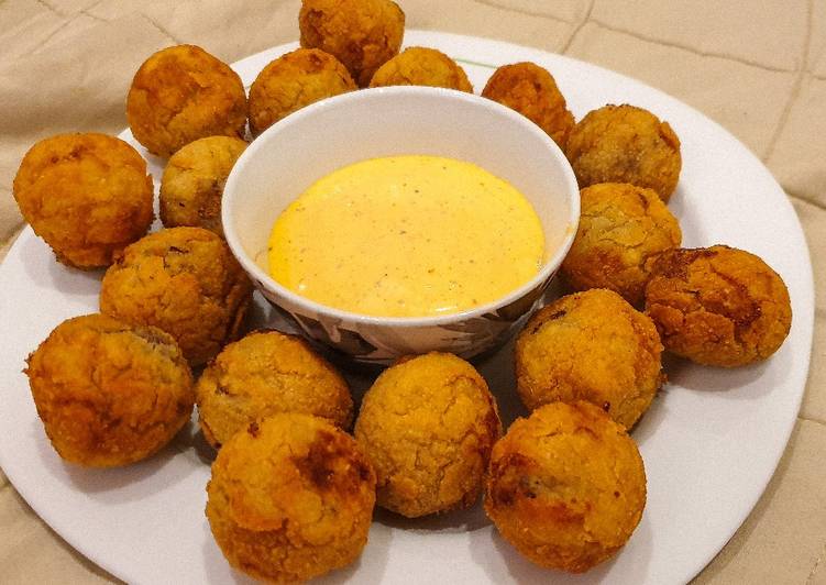 Crocchette di patate e radicchio con maionese alla paprika