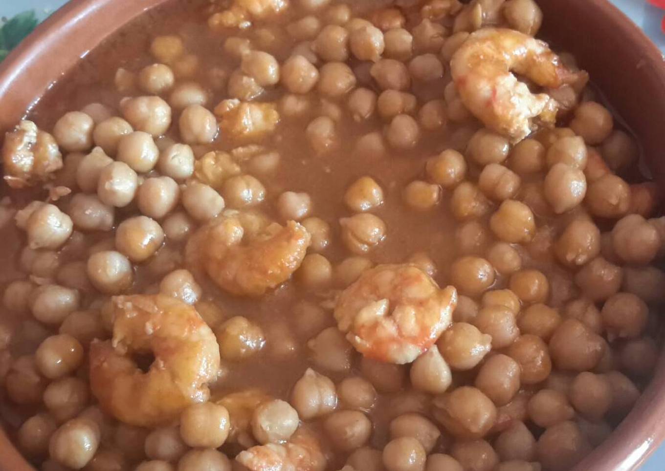 Garbanzos  con langostinos